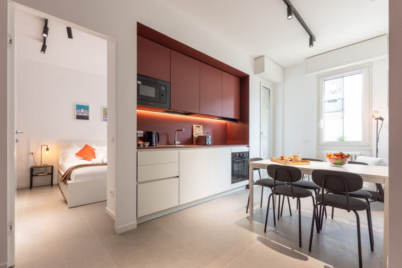 San Siro Red Flat — Open-plan kitchen and living area